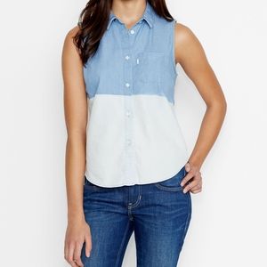 Levi's Sleeveless Button Up